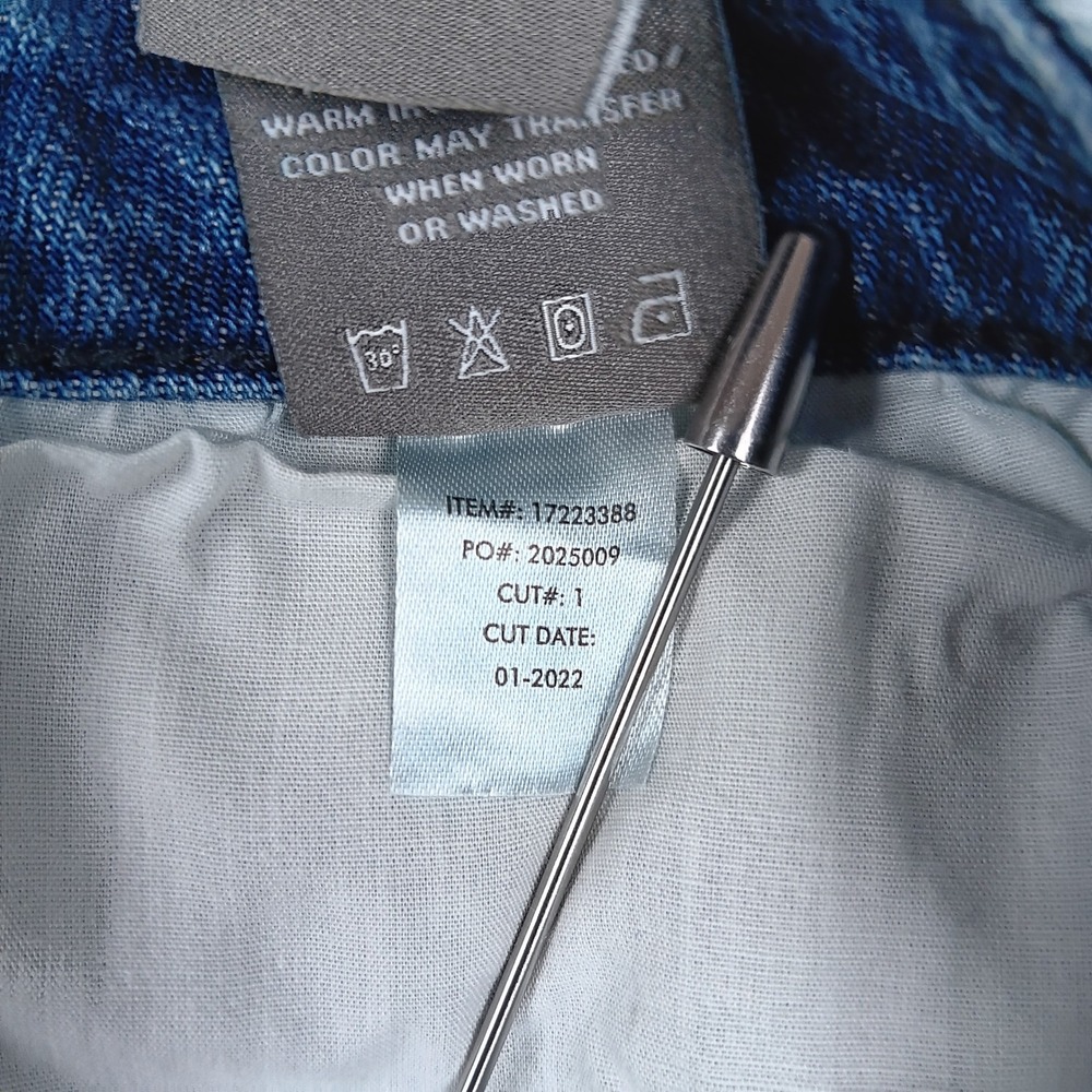 Torrid Capri Jean Womens 18 Blue Button Fly Raw Hem Stretch 17223388 - Picture 5 of 10